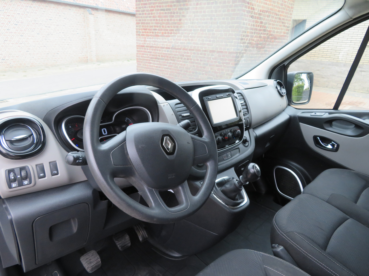 כלי רכב מסחרי קטן Renault Trafic 1.6dCi Grand Confort - L2H1: תמונה 11