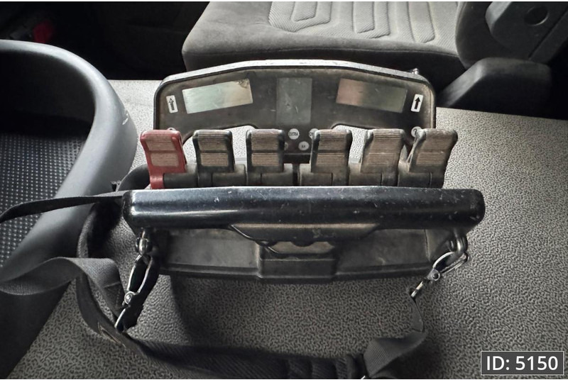 משאית מנוף DAF CF 85.410 SC, Euro 5, 8x2 / Hiab 422 EP5 + Radio / 5x extendable: תמונה 11 משאית מנוף DAF CF 85.410 SC, Euro 5, 8x2 / Hiab 422 EP5 + Radio / 5x extendable: תמונה 11