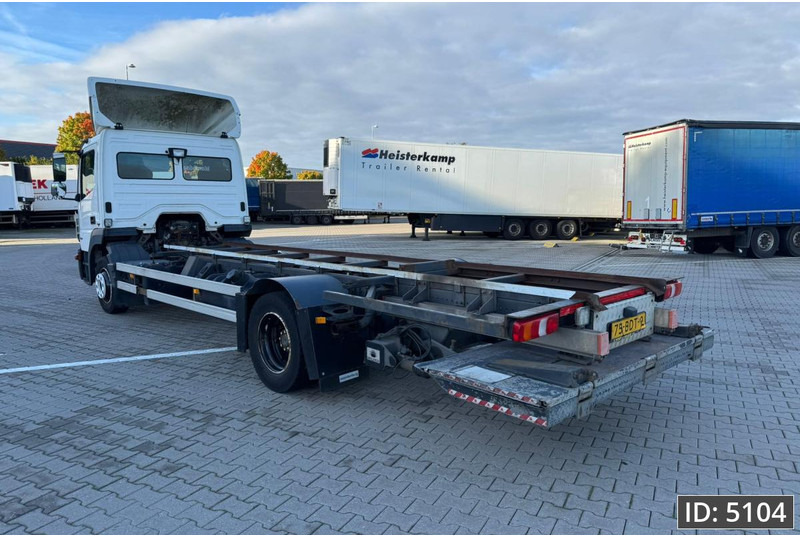 Mercedes-Benz Atego 1318 Day Cab, Euro 6, / BDF / DHOLLANDIA 2000KG - מוביל מכולות/ משאית החלפת גוף: תמונה 2 Mercedes-Benz Atego 1318 Day Cab, Euro 6, / BDF / DHOLLANDIA 2000KG - מוביל מכולות/ משאית החלפת גוף: תמונה 2