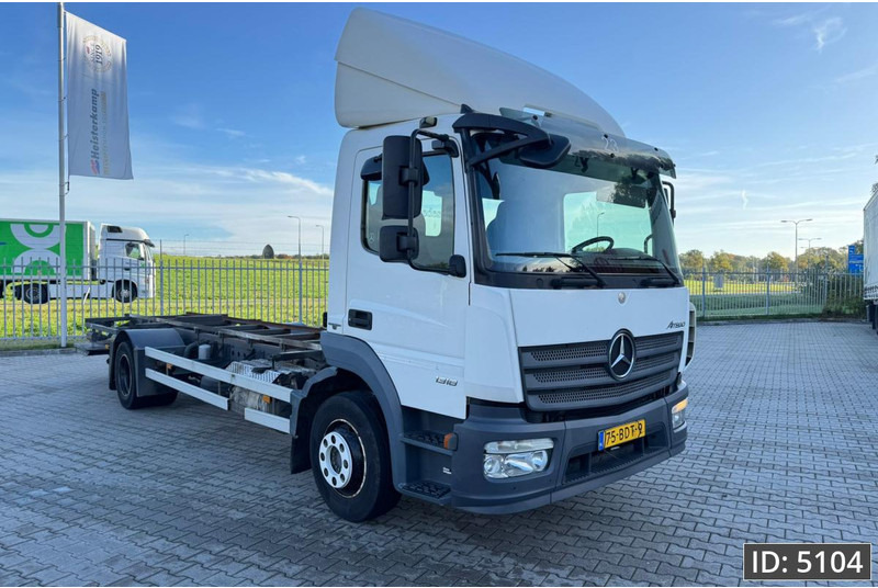 Mercedes-Benz Atego 1318 Day Cab, Euro 6, / BDF / DHOLLANDIA 2000KG - מוביל מכולות/ משאית החלפת גוף: תמונה 5 Mercedes-Benz Atego 1318 Day Cab, Euro 6, / BDF / DHOLLANDIA 2000KG - מוביל מכולות/ משאית החלפת גוף: תמונה 5