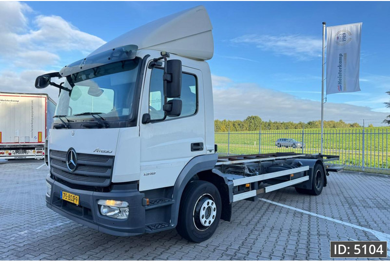Mercedes-Benz Atego 1318 Day Cab, Euro 6, / BDF / DHOLLANDIA 2000KG - מוביל מכולות/ משאית החלפת גוף: תמונה 1 Mercedes-Benz Atego 1318 Day Cab, Euro 6, / BDF / DHOLLANDIA 2000KG - מוביל מכולות/ משאית החלפת גוף: תמונה 1