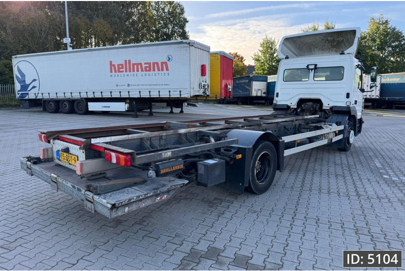 Mercedes-Benz Atego 1318 Day Cab, Euro 6, / BDF / DHOLLANDIA 2000KG - מוביל מכולות/ משאית החלפת גוף: תמונה 3 Mercedes-Benz Atego 1318 Day Cab, Euro 6, / BDF / DHOLLANDIA 2000KG - מוביל מכולות/ משאית החלפת גוף: תמונה 3