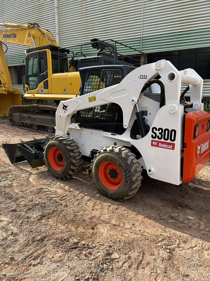BOBCAT BOBCAT Skid Steer Loader S300 - מכונת בנייה: תמונה 4 BOBCAT BOBCAT Skid Steer Loader S300 - מכונת בנייה: תמונה 4