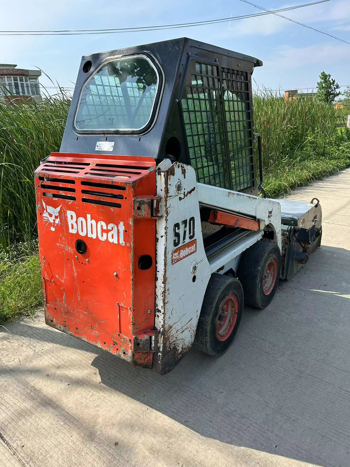 BOBCAT S70 Sliding Sweeper Click for Discount - מעמיס היגוי החלקה: תמונה 2 BOBCAT S70 Sliding Sweeper Click for Discount - מעמיס היגוי החלקה: תמונה 2