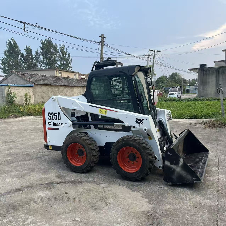 BOBCAT Skid Steer Loader S250 New Condition Hours True - מעמיס היגוי החלקה: תמונה 5 BOBCAT Skid Steer Loader S250 New Condition Hours True - מעמיס היגוי החלקה: תמונה 5