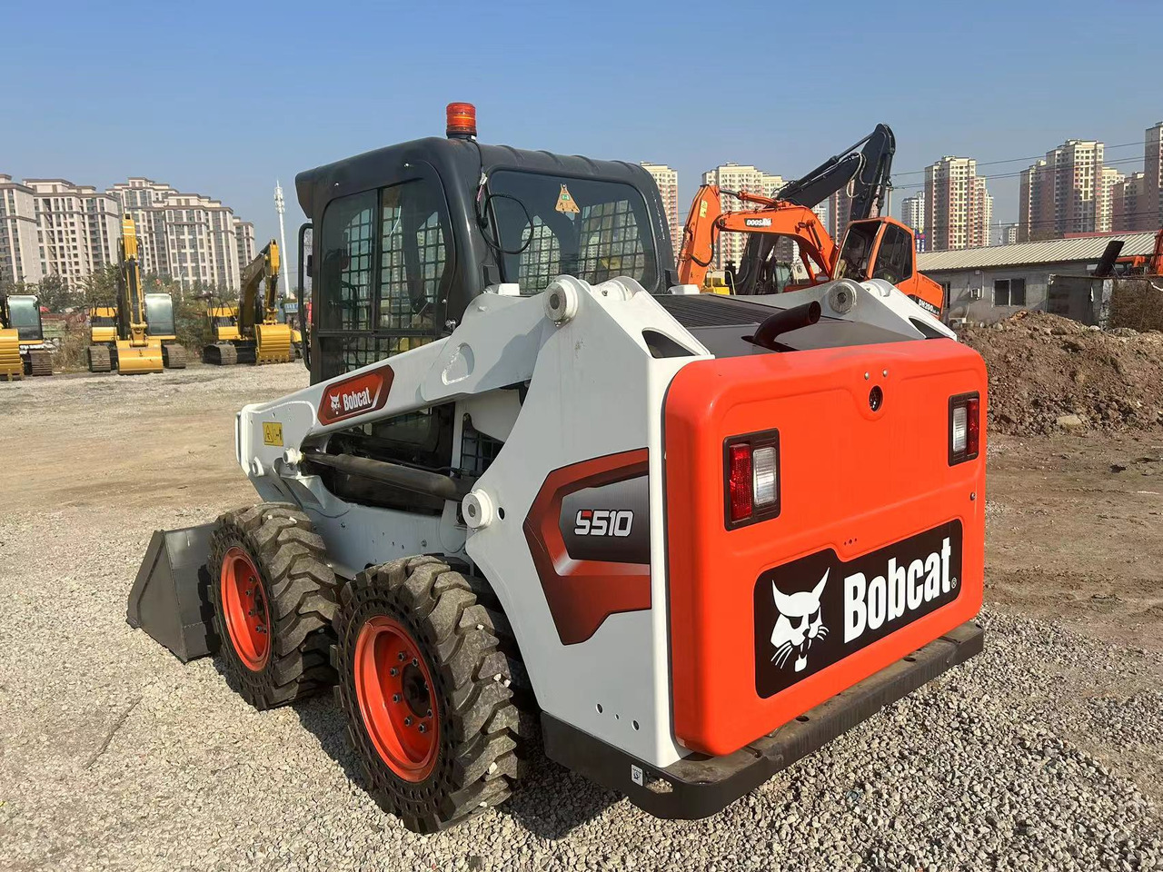 BOBCAT Skid Steer Loader S510 - מעמיס היגוי החלקה: תמונה 4 BOBCAT Skid Steer Loader S510 - מעמיס היגוי החלקה: תמונה 4