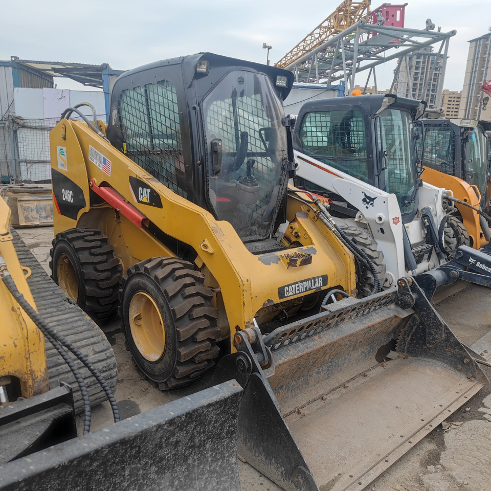 CAT 246C Skid Steer Loader - מעמיס היגוי החלקה: תמונה 5 CAT 246C Skid Steer Loader - מעמיס היגוי החלקה: תמונה 5