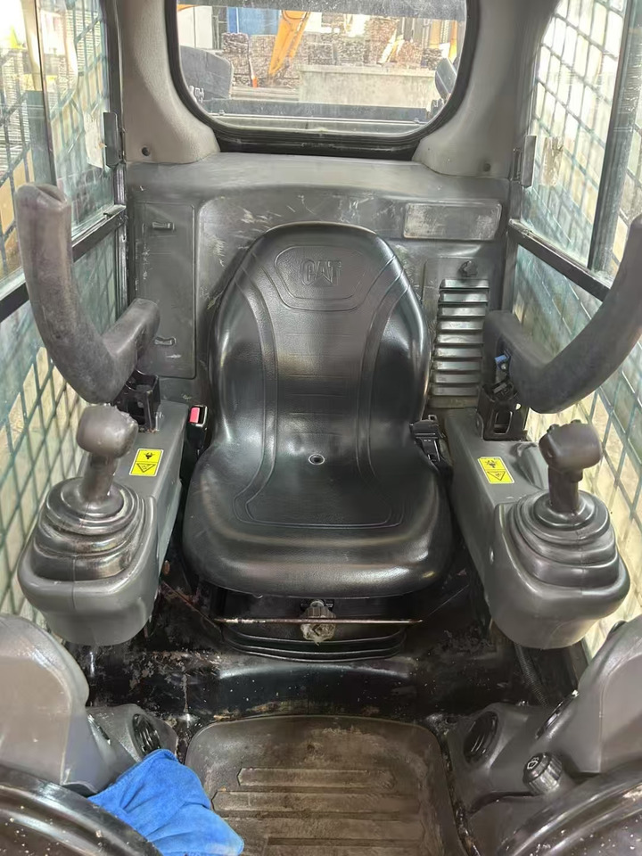 CATERPILLAR CAT260D Skid Steer Loader - מעמיס היגוי החלקה: תמונה 4 CATERPILLAR CAT260D Skid Steer Loader - מעמיס היגוי החלקה: תמונה 4