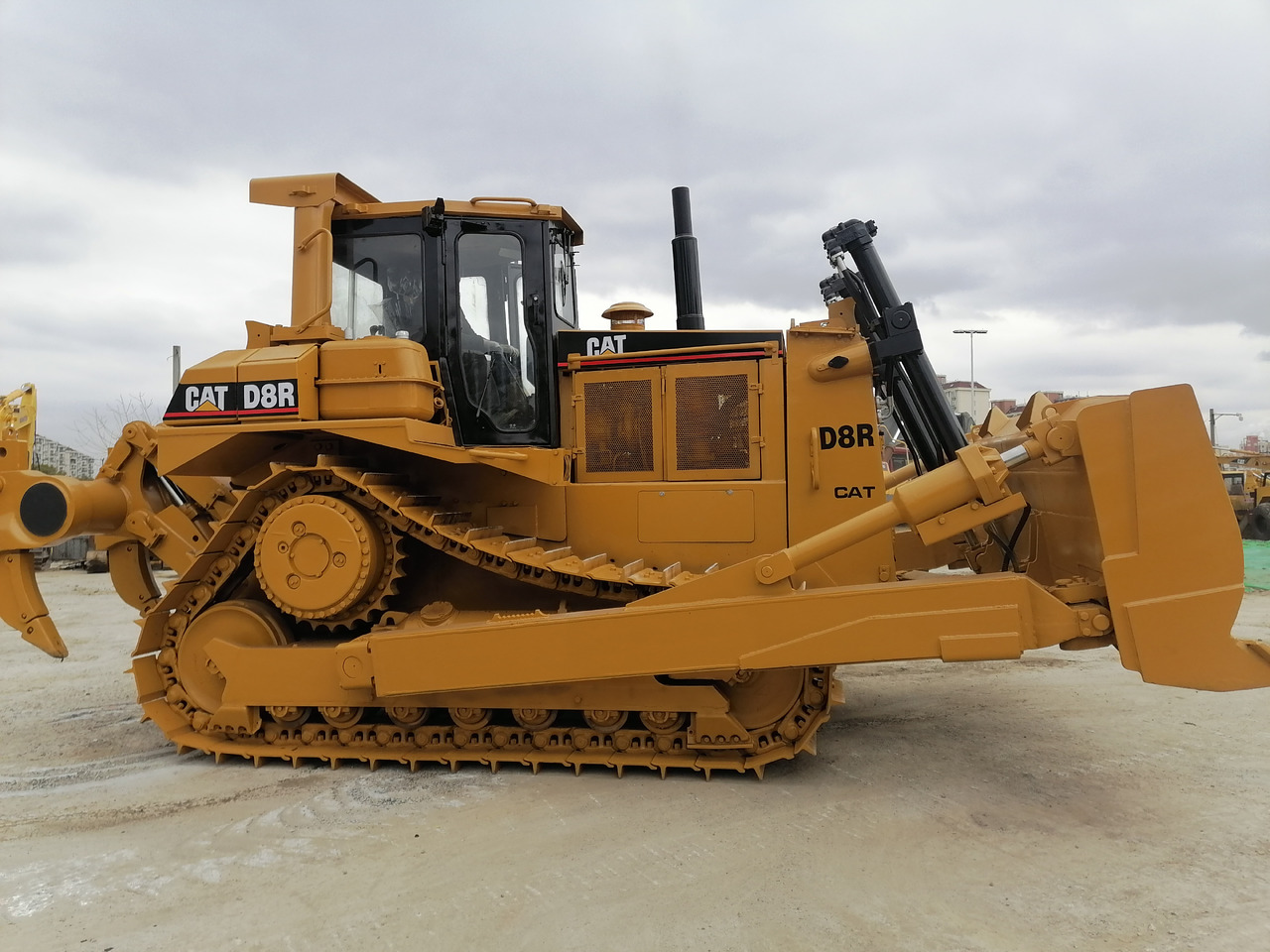 CATERPILLAR D8R - דחפור: תמונה 1 CATERPILLAR D8R - דחפור: תמונה 1