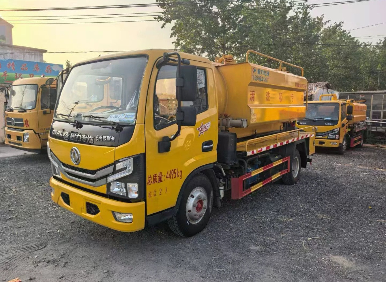 DongFeng Small Sewage Truck - משאית ואקום: תמונה 1 DongFeng Small Sewage Truck - משאית ואקום: תמונה 1