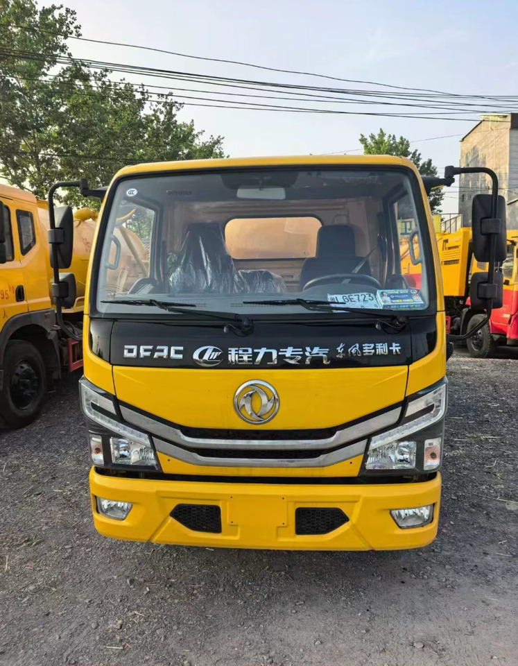 DongFeng Small Sewage Truck - משאית ואקום: תמונה 3 DongFeng Small Sewage Truck - משאית ואקום: תמונה 3