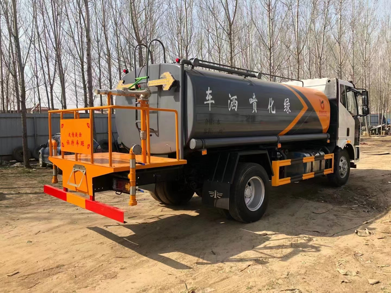 FAW Water Tanker ClickHere For DISCOUNT - משאית מכל: תמונה 3 FAW Water Tanker ClickHere For DISCOUNT - משאית מכל: תמונה 3