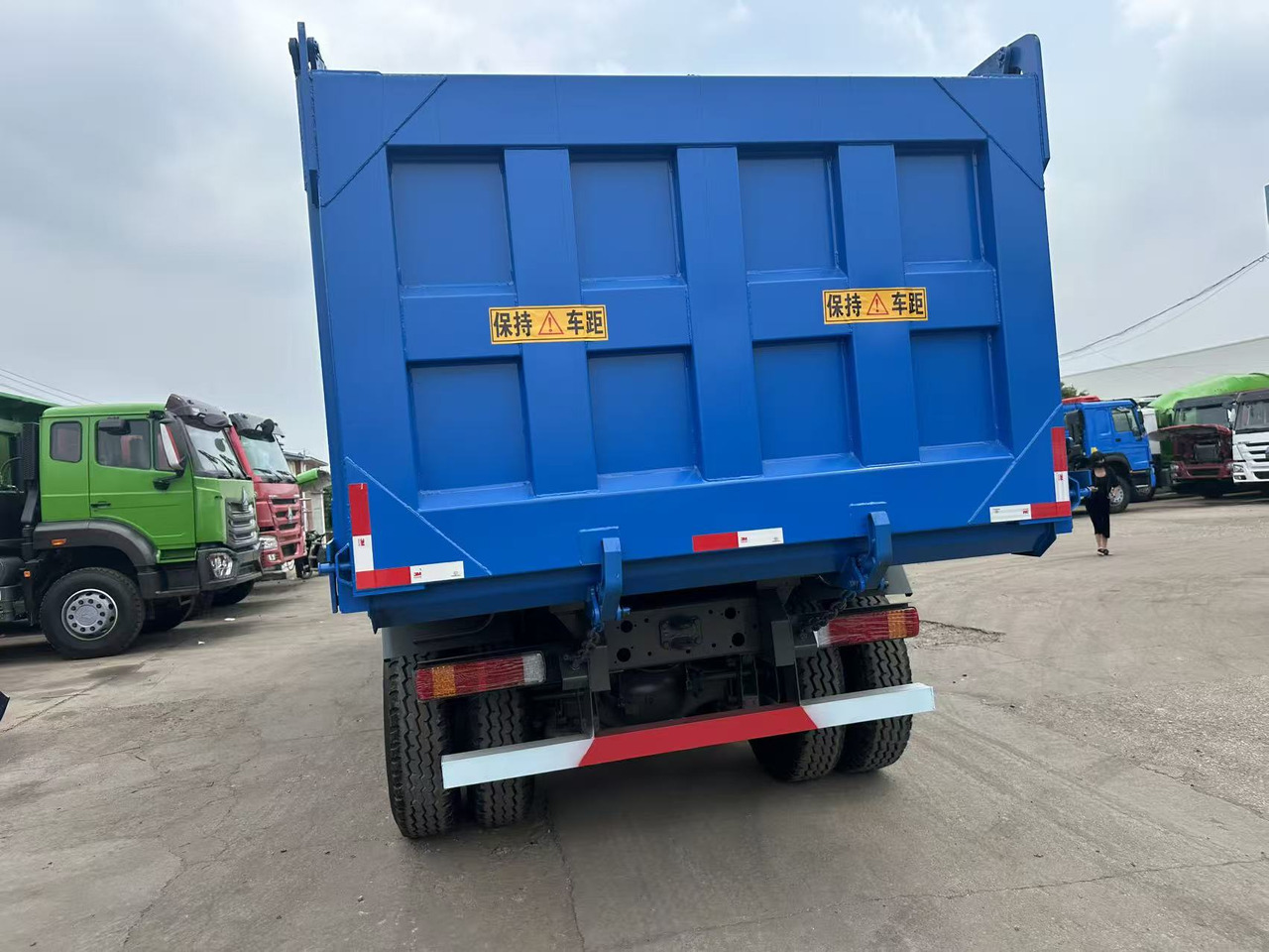 HOWO Haohan 6✖4 Dump Truck Click Here for Discount - משאית תיבה: תמונה 4 HOWO Haohan 6✖4 Dump Truck Click Here for Discount - משאית תיבה: תמונה 4