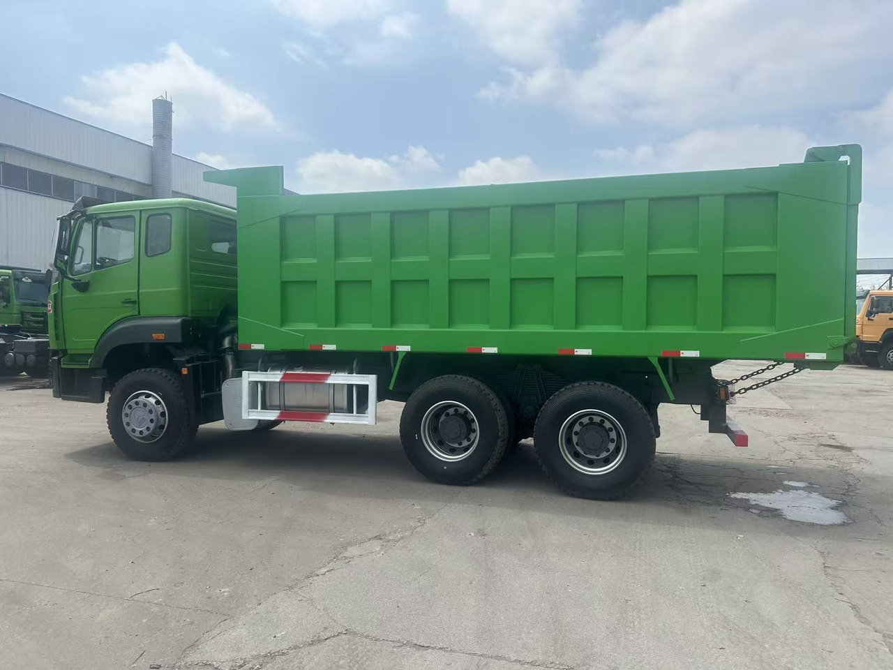 מזהיר HOWO Haohan 6✖4 Dump Truck Green: תמונה 8 מזהיר HOWO Haohan 6✖4 Dump Truck Green: תמונה 8