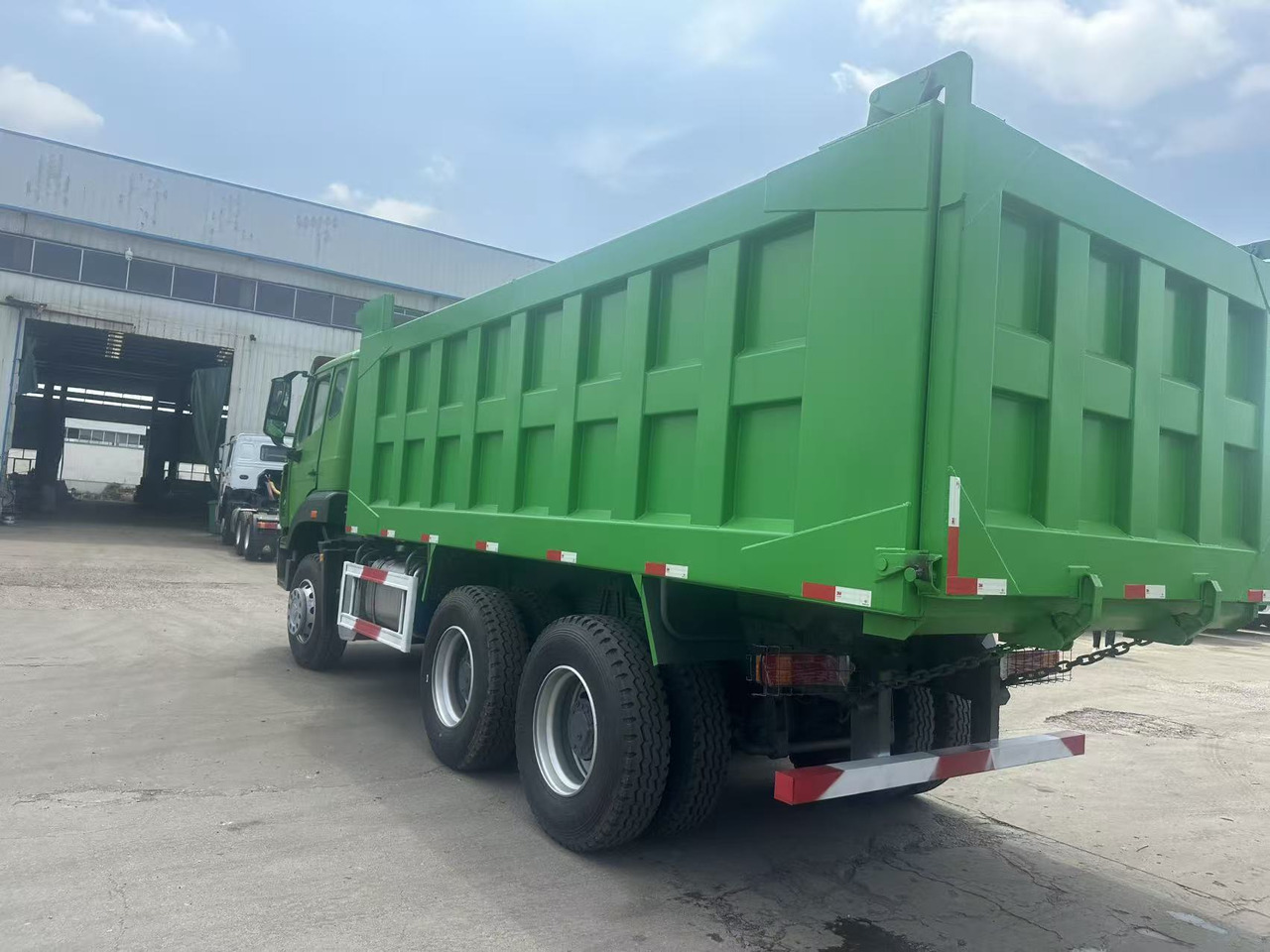 מזהיר HOWO Haohan 6✖4 Dump Truck Green: תמונה 6 מזהיר HOWO Haohan 6✖4 Dump Truck Green: תמונה 6