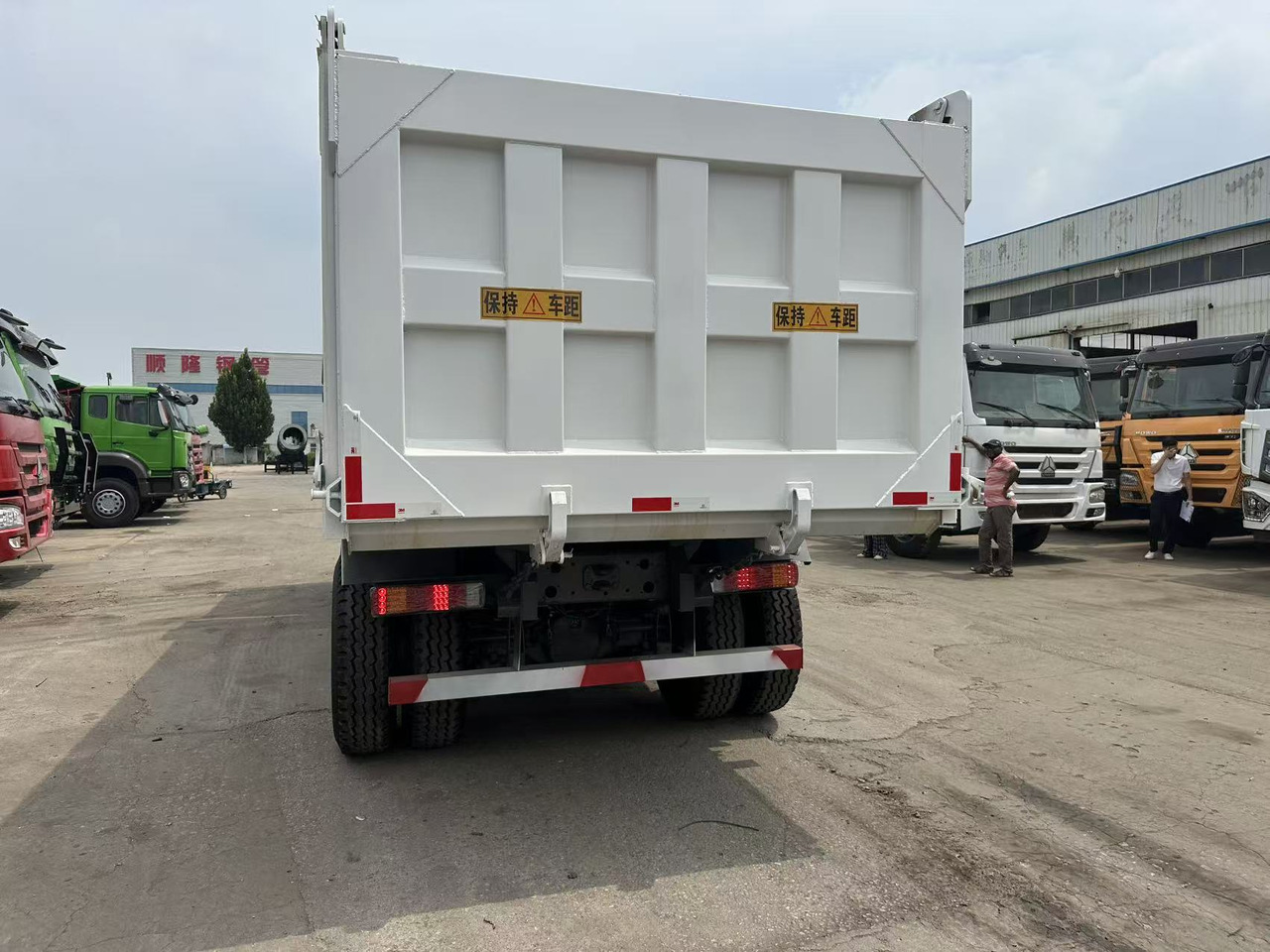 HOWO Howo Dump truck 6✖4 White - מזהיר: תמונה 5 HOWO Howo Dump truck 6✖4 White - מזהיר: תמונה 5