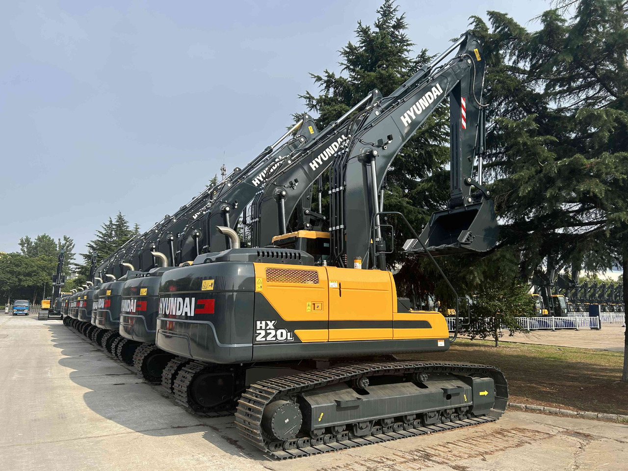 HYUNDAI Excavator HX220 Click Here for Discount - מחפר: תמונה 3 HYUNDAI Excavator HX220 Click Here for Discount - מחפר: תמונה 3