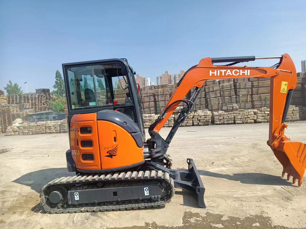 Hitachi ZX35-5A - מחפר סורק: תמונה 1 Hitachi ZX35-5A - מחפר סורק: תמונה 1