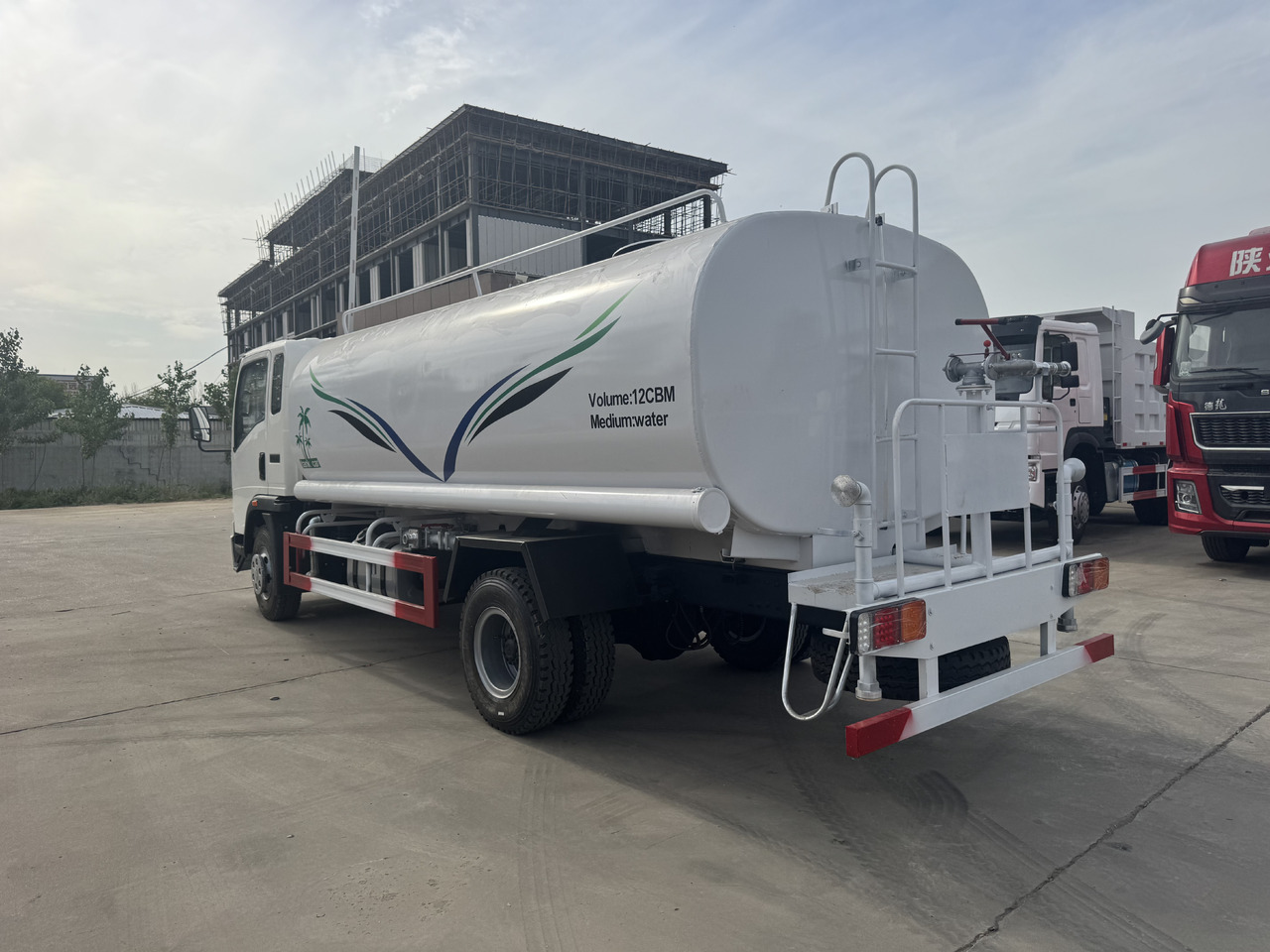 Howo Water Tanker Click for Discount - משאבת מים: תמונה 4 Howo Water Tanker Click for Discount - משאבת מים: תמונה 4