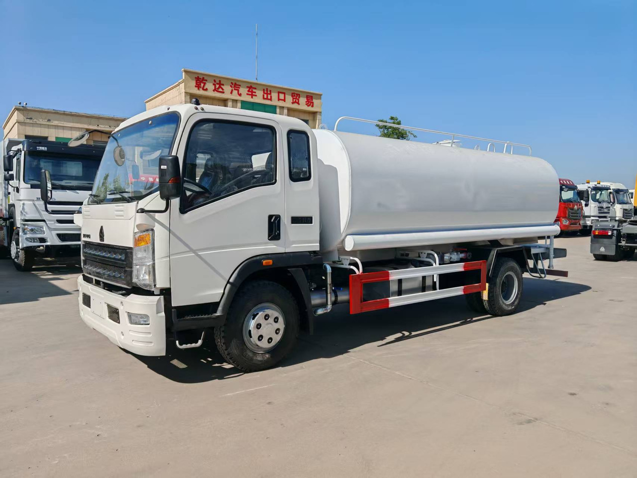 Howo Water Tanker Click for Discount - משאבת מים: תמונה 5 Howo Water Tanker Click for Discount - משאבת מים: תמונה 5