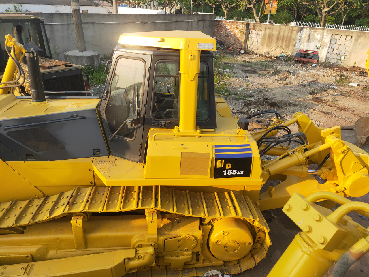 KOMATSU D155AX-5 - דחפור: תמונה 2 KOMATSU D155AX-5 - דחפור: תמונה 2