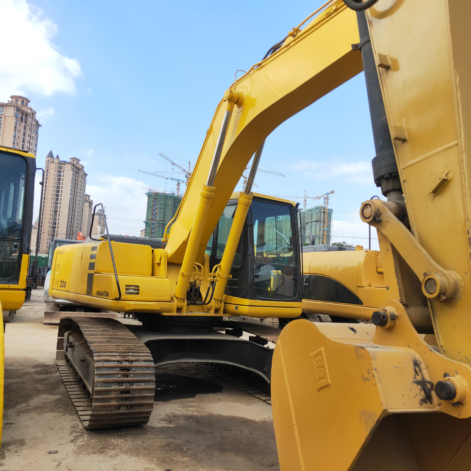 KOMATSU PC200-6 - מחפר סורק: תמונה 1 KOMATSU PC200-6 - מחפר סורק: תמונה 1