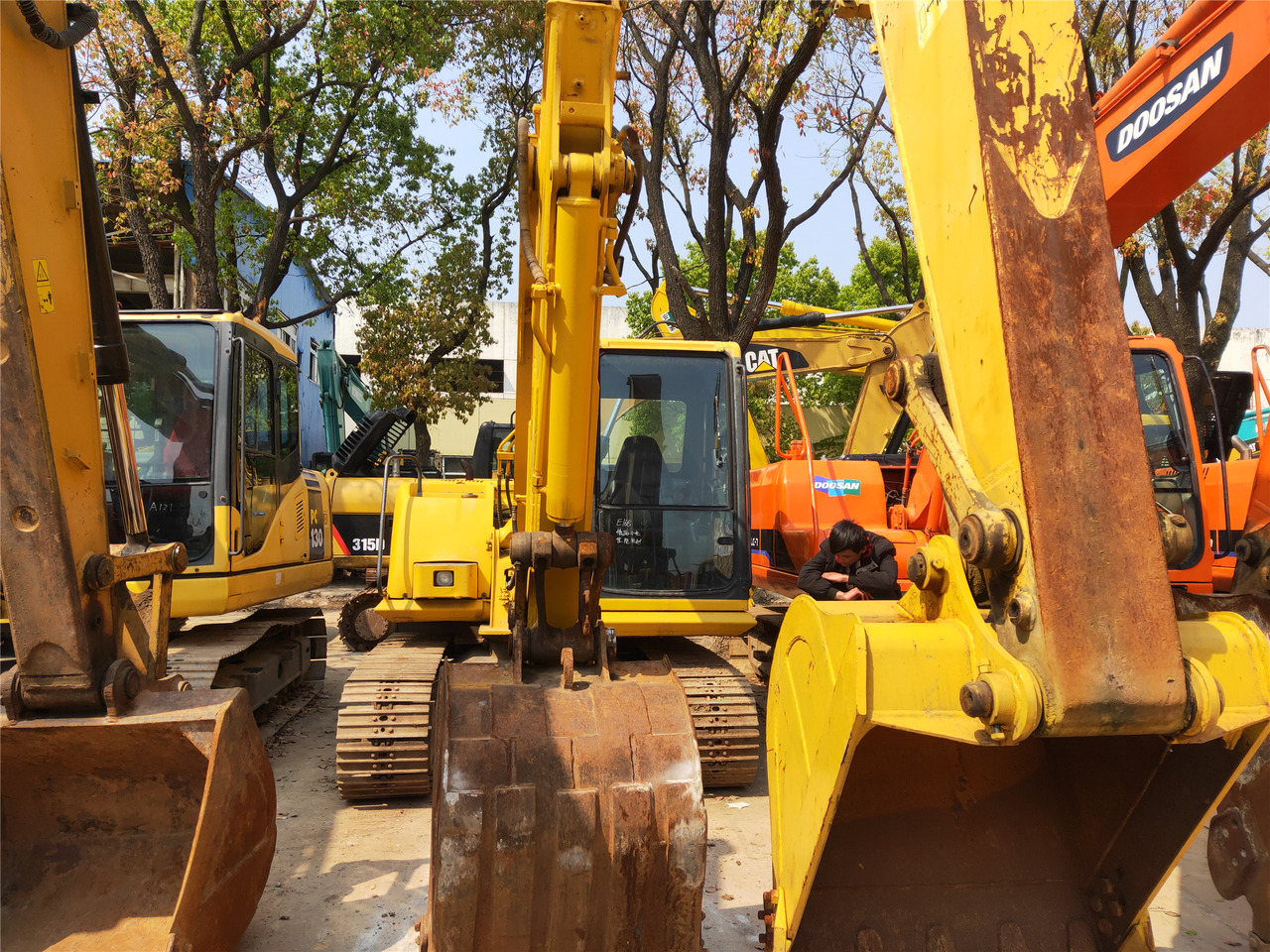 KOMATSU PC60 Mini Excavator - מיני מחפר: תמונה 2 KOMATSU PC60 Mini Excavator - מיני מחפר: תמונה 2