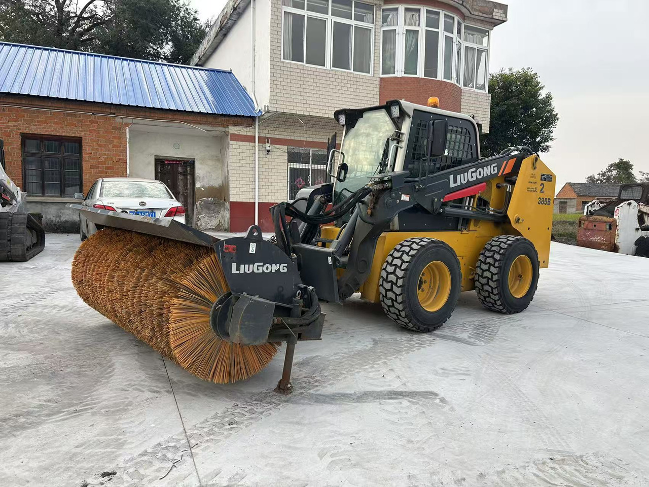 Liugong 385B Skid Steer Loader Click for Discount - מעמיס היגוי החלקה: תמונה 1 Liugong 385B Skid Steer Loader Click for Discount - מעמיס היגוי החלקה: תמונה 1