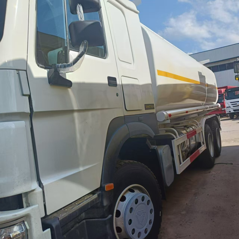 SINOTRUK HOWO 371 - משאית מכל: תמונה 3 SINOTRUK HOWO 371 - משאית מכל: תמונה 3
