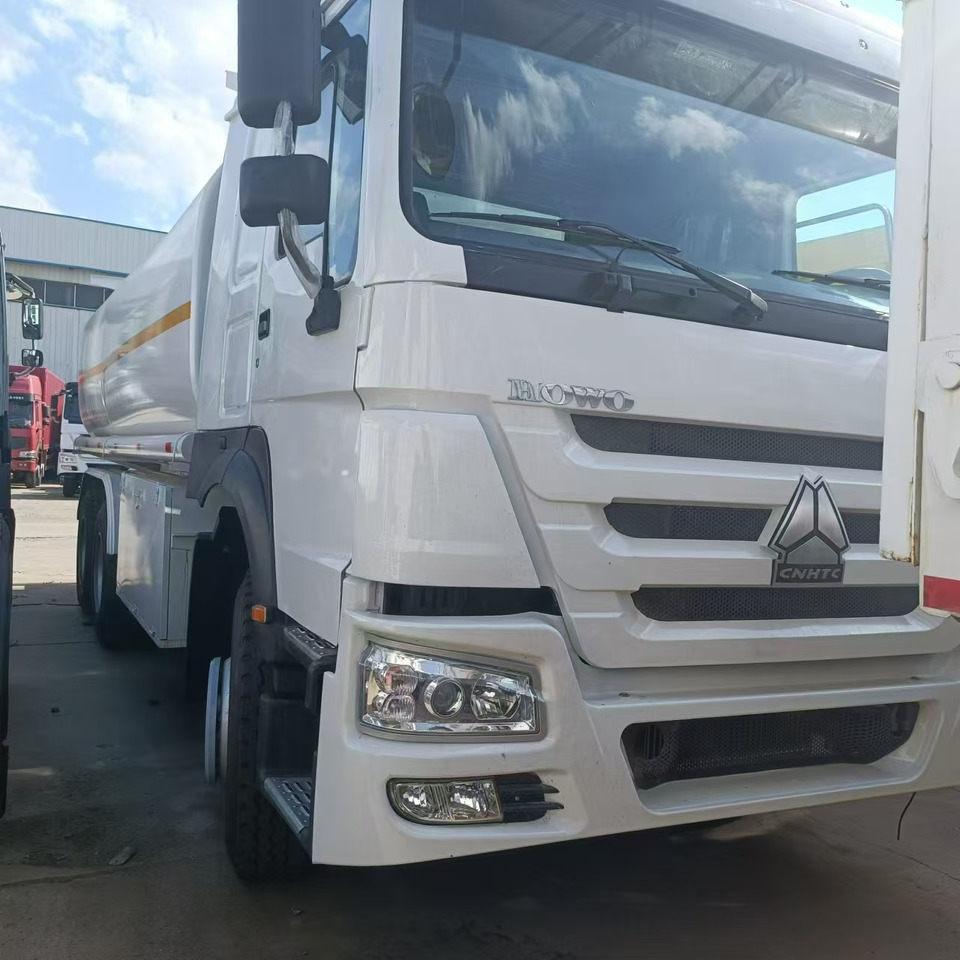 SINOTRUK HOWO 371 - משאית מכל: תמונה 2 SINOTRUK HOWO 371 - משאית מכל: תמונה 2