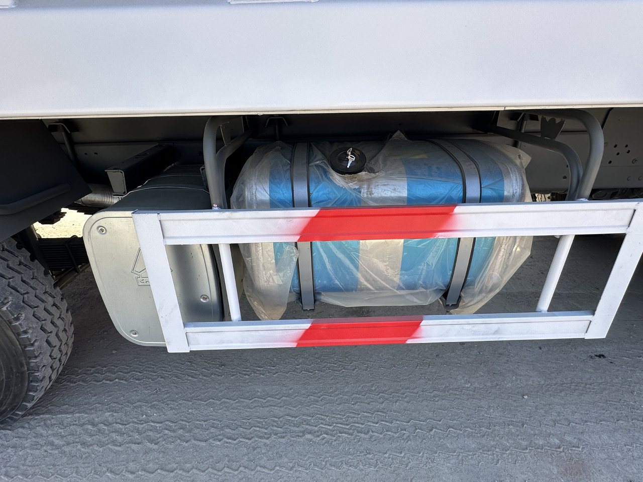 SINOTRUK HOWO 400 8X4 - מזהיר: תמונה 5 SINOTRUK HOWO 400 8X4 - מזהיר: תמונה 5