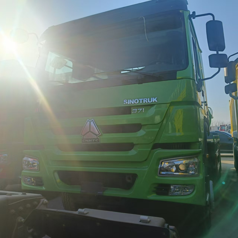 SINOTRUK HOWO Sewage Suction Truck 6*4 Click Here for Discount - משאית ואקום: תמונה 4 SINOTRUK HOWO Sewage Suction Truck 6*4 Click Here for Discount - משאית ואקום: תמונה 4