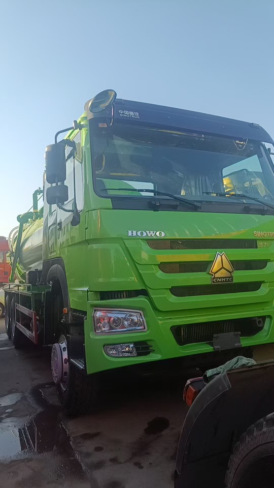 SINOTRUK HOWO Sewage Suction Truck 6*4 Click Here for Discount - משאית ואקום: תמונה 2 SINOTRUK HOWO Sewage Suction Truck 6*4 Click Here for Discount - משאית ואקום: תמונה 2