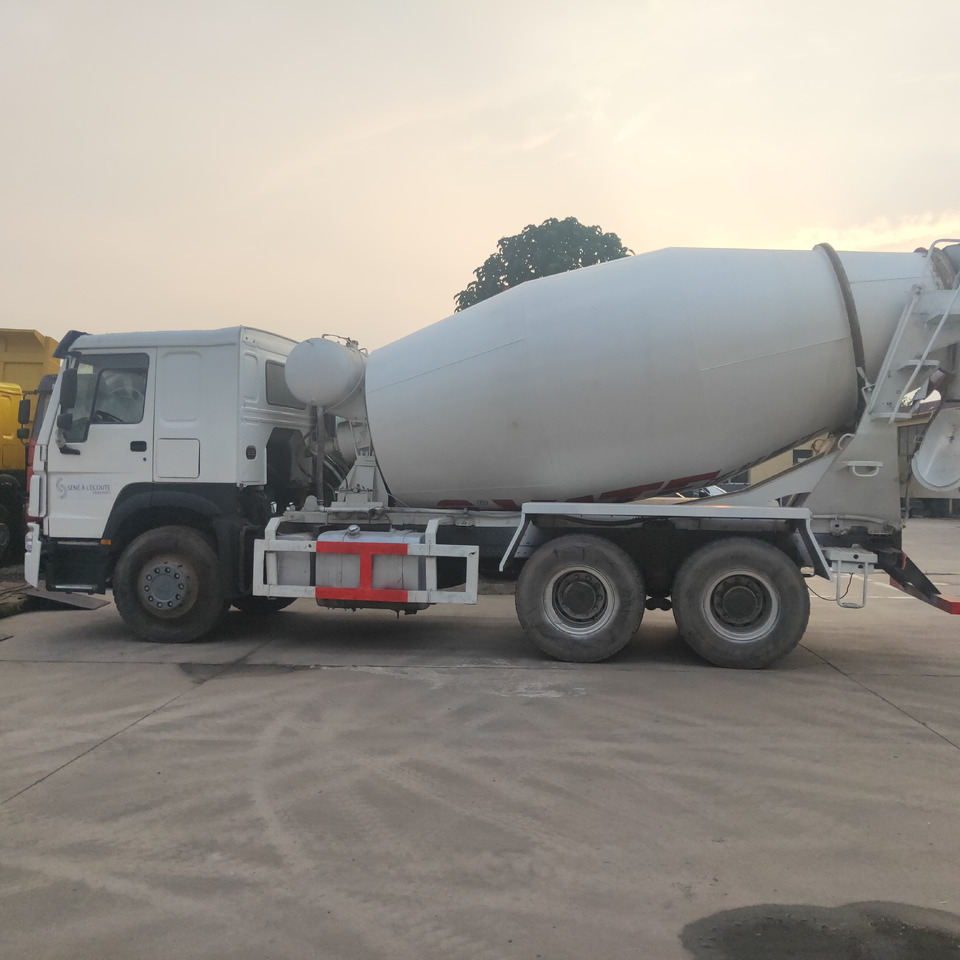 SINOTRUK HOWO - מערבל בטון: תמונה 1 SINOTRUK HOWO - מערבל בטון: תמונה 1