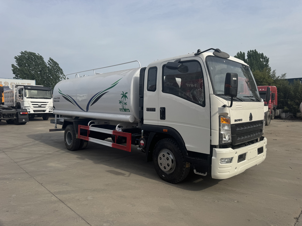 SINOTRUK Howo Water Tanker Click Here For DISCOUNT - משאית מכל: תמונה 5 SINOTRUK Howo Water Tanker Click Here For DISCOUNT - משאית מכל: תמונה 5