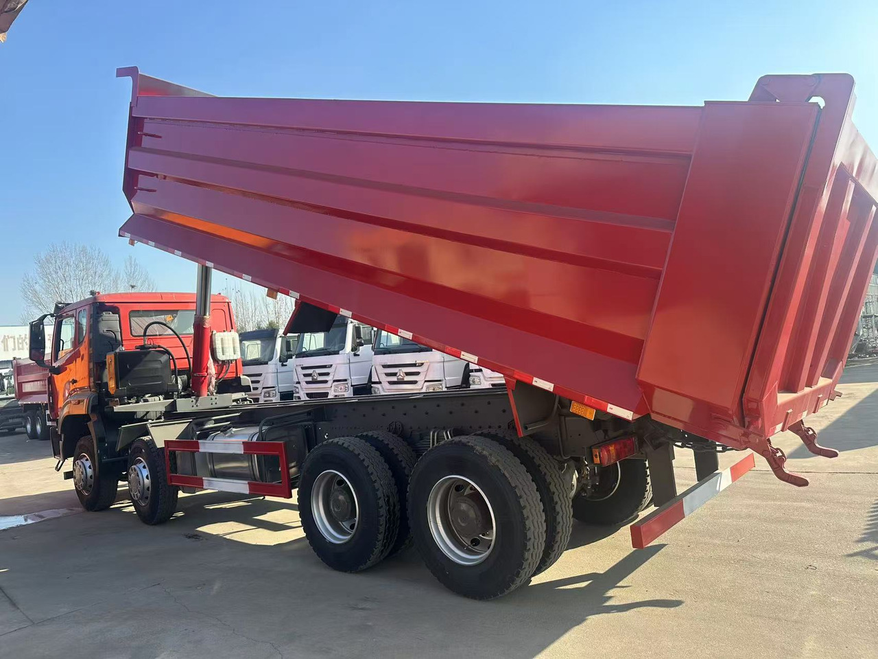 SINOTRUK Nx 8X4 - מזהיר: תמונה 4 SINOTRUK Nx 8X4 - מזהיר: תמונה 4