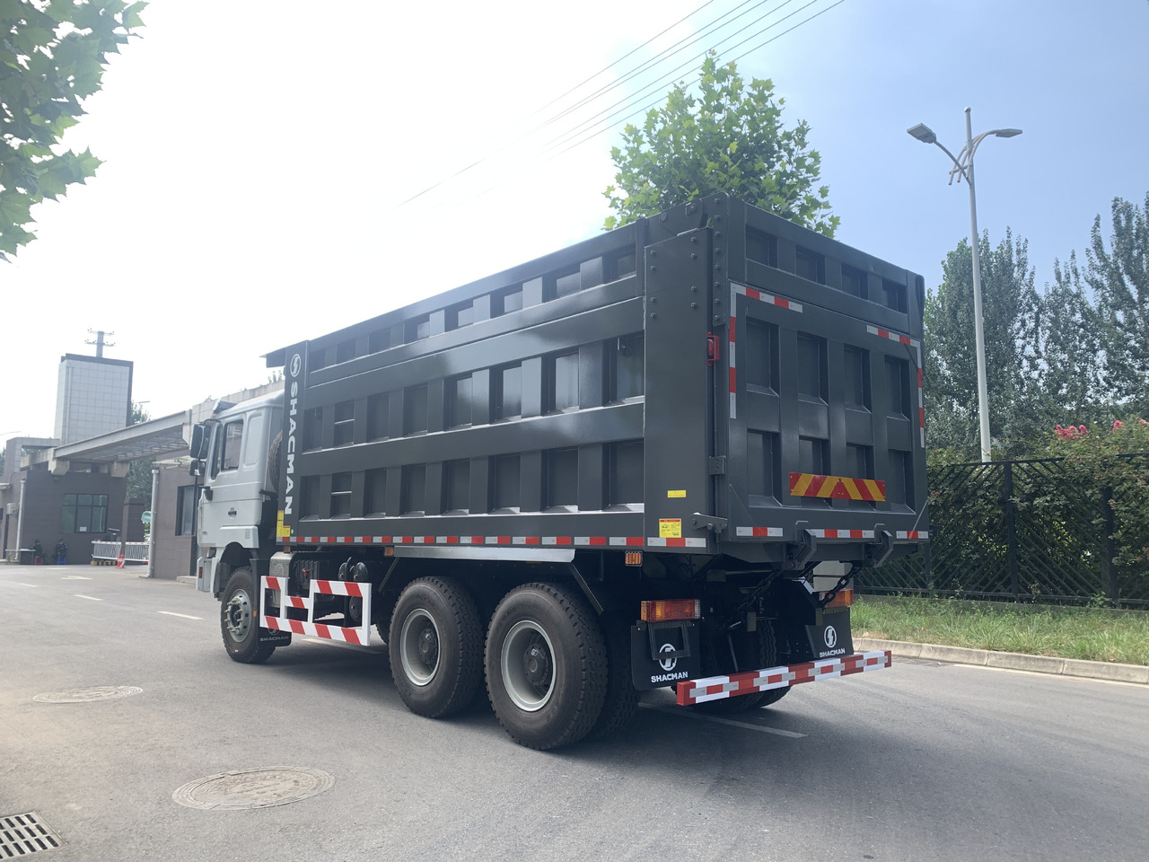 Shacman 6*4 Dump Truck New Brand Click for Discount - מזהיר: תמונה 2 Shacman 6*4 Dump Truck New Brand Click for Discount - מזהיר: תמונה 2