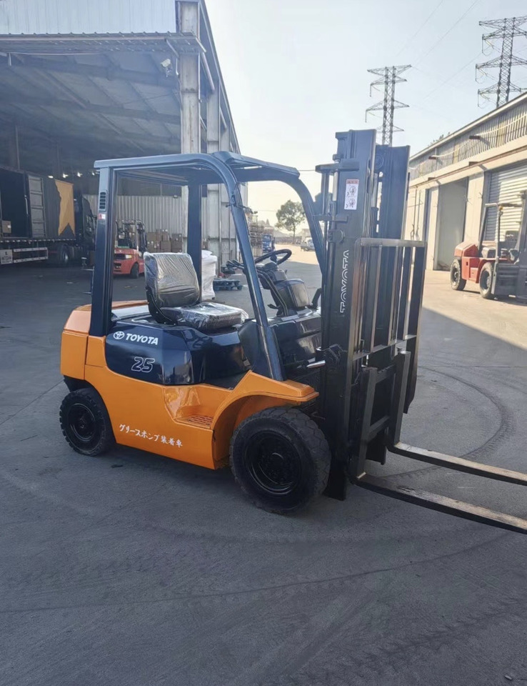 TOYOTA 2.5ton Forklift Click for Discount - מלגזת סולר: תמונה 1 TOYOTA 2.5ton Forklift Click for Discount - מלגזת סולר: תמונה 1