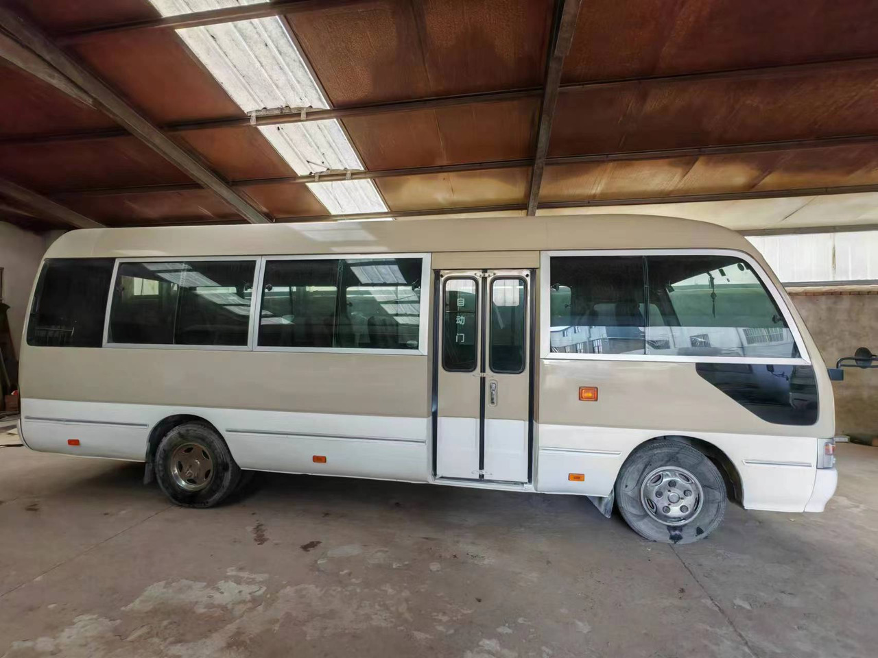 TOYOTA Coach Mini Bus 26 Seats Click Here for Discount - אוטובוס בין עירוני: תמונה 1 TOYOTA Coach Mini Bus 26 Seats Click Here for Discount - אוטובוס בין עירוני: תמונה 1