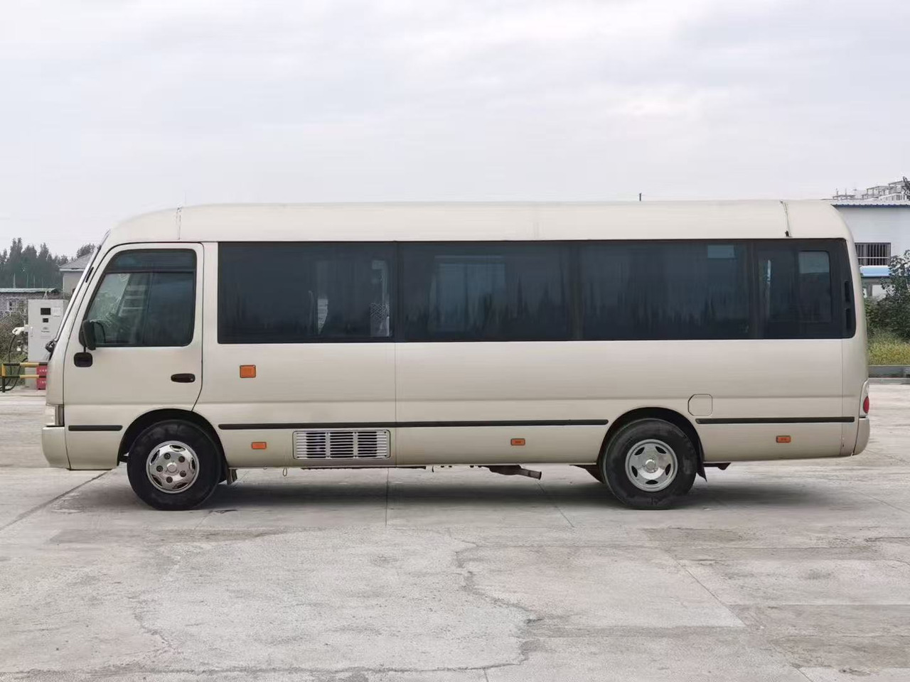TOYOTA Coaster Mini Bus Good Conditon Automatic Doors Negotiable - מכונת בנייה: תמונה 5 TOYOTA Coaster Mini Bus Good Conditon Automatic Doors Negotiable - מכונת בנייה: תמונה 5