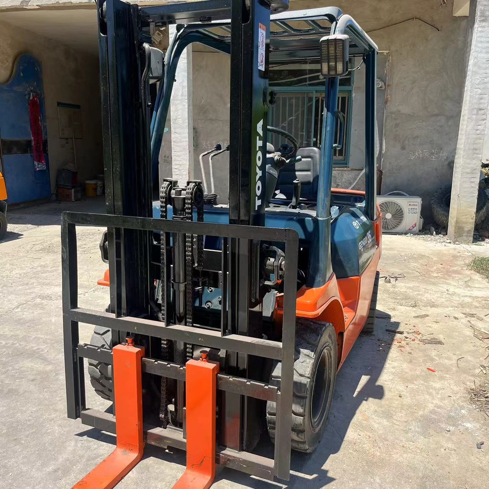 TOYOTA FD35 Forklift 3.5Ton - מלגזת סולר: תמונה 4 TOYOTA FD35 Forklift 3.5Ton - מלגזת סולר: תמונה 4