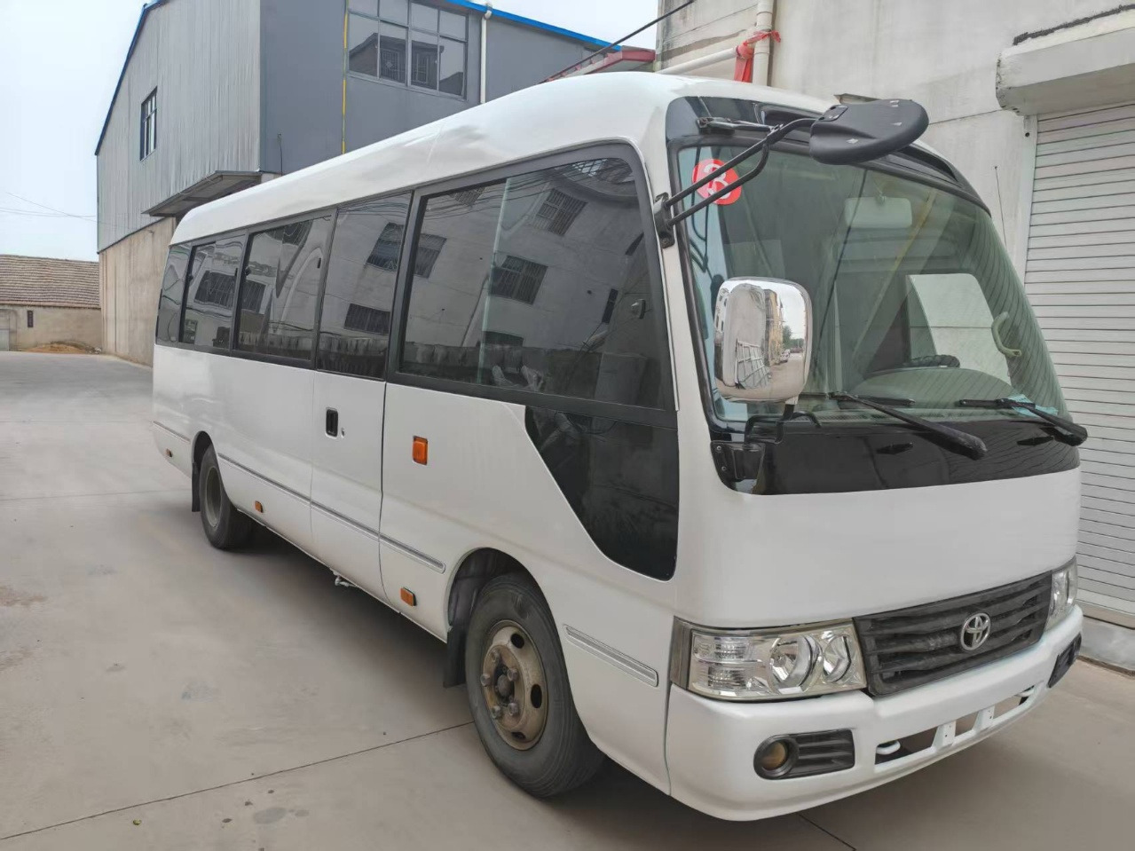 TOYOTA Mini Bus 27 Seats Low Km Click for Discount - אוטובוס בין עירוני: תמונה 2 TOYOTA Mini Bus 27 Seats Low Km Click for Discount - אוטובוס בין עירוני: תמונה 2