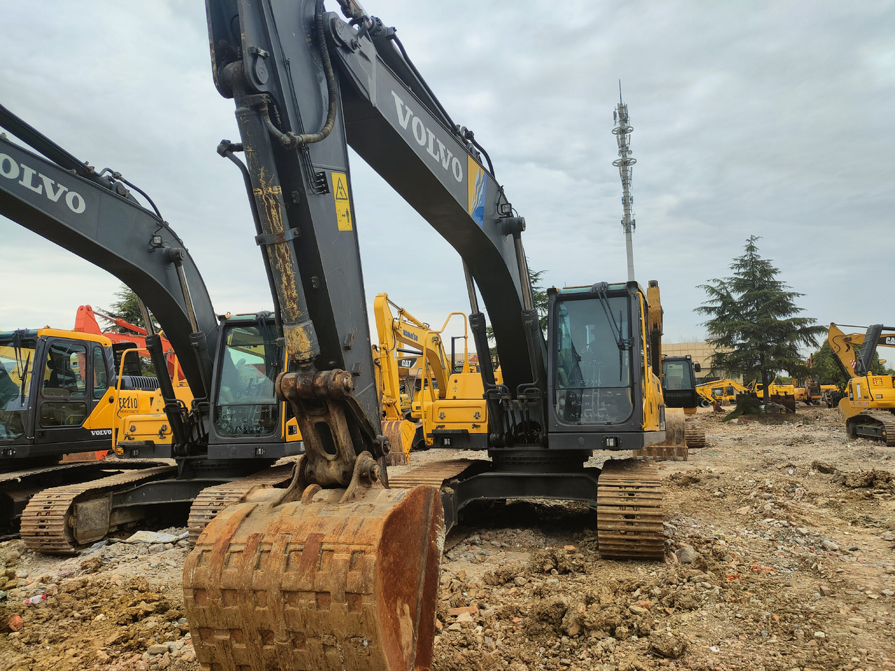 VOLVO EC220D - מחפר סורק: תמונה 2 VOLVO EC220D - מחפר סורק: תמונה 2