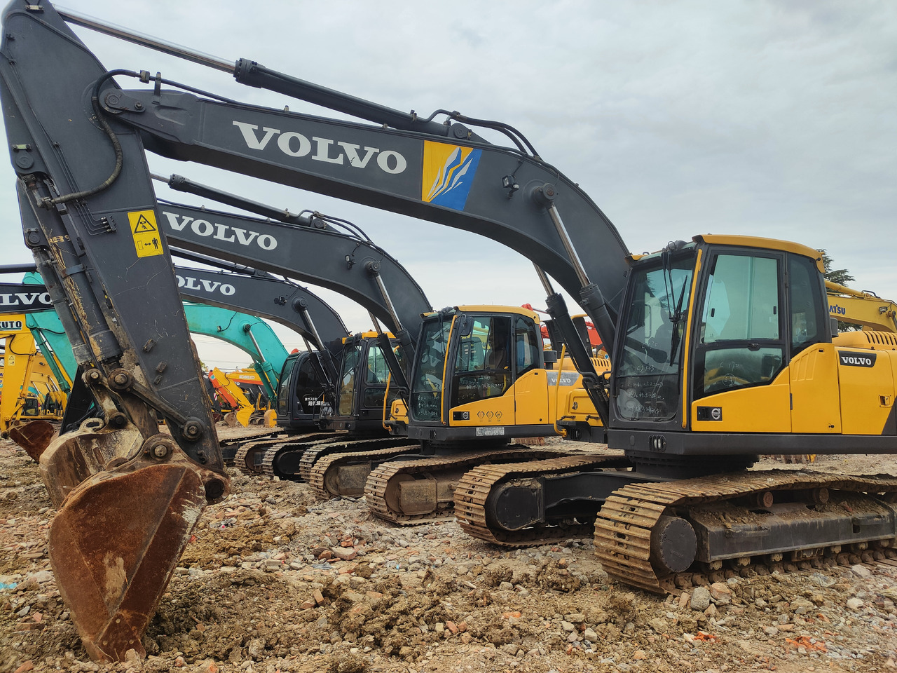 VOLVO EC220D - מחפר סורק: תמונה 1 VOLVO EC220D - מחפר סורק: תמונה 1