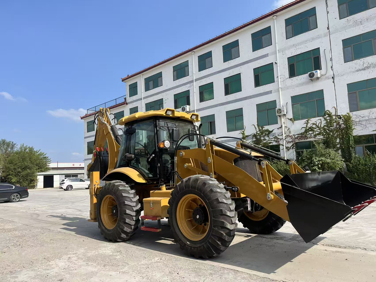 XCMG Backhoe Loader Click for Discount - מחפרון: תמונה 4 XCMG Backhoe Loader Click for Discount - מחפרון: תמונה 4
