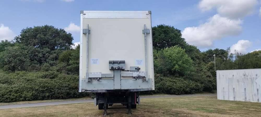 Semi-remorque 1 Essieu DISTRIBOX HAYON 24 PALETTES 2 PORTES AR 2M80 - סמיטריילר בתיבה סגורה: תמונה 3 Semi-remorque 1 Essieu DISTRIBOX HAYON 24 PALETTES 2 PORTES AR 2M80 - סמיטריילר בתיבה סגורה: תמונה 3