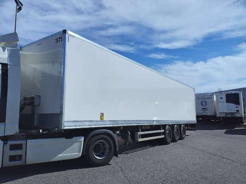 Semi-remorque 3 Essieux SEMI RECONDITONNEE -38 TONNES PORTE RELEVANTE - סמיטריילר בתיבה סגורה: תמונה 2 Semi-remorque 3 Essieux SEMI RECONDITONNEE -38 TONNES PORTE RELEVANTE - סמיטריילר בתיבה סגורה: תמונה 2