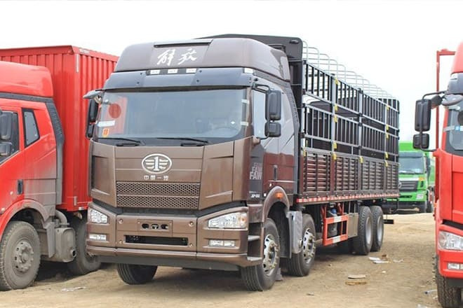 FAW FAW J6P Livestock Truck for Sale in Uganda - משאית להובלת בעלי חיים: תמונה 1 FAW FAW J6P Livestock Truck for Sale in Uganda - משאית להובלת בעלי חיים: תמונה 1