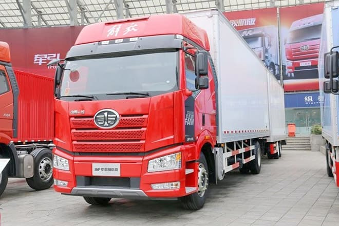 FAW Faw J6P Box Truck 4X2 for Sale in Sierra Leone - משאית תיבה: תמונה 1 FAW Faw J6P Box Truck 4X2 for Sale in Sierra Leone - משאית תיבה: תמונה 1