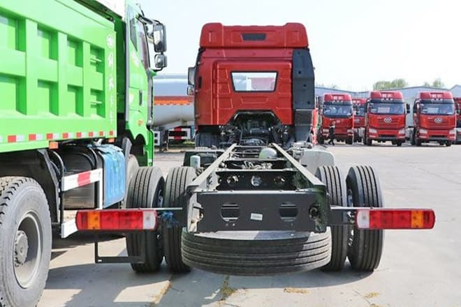 FAW New FAW JIEFANG Trucks for Sale in Qatar - יחידת טרקטור: תמונה 3 FAW New FAW JIEFANG Trucks for Sale in Qatar - יחידת טרקטור: תמונה 3
